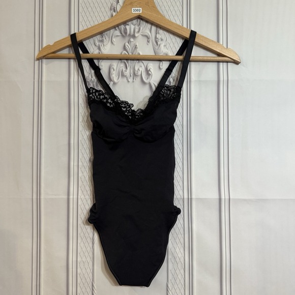 SKIMS Other - SKIMS Seamless Sculpt Lace Thong Bodysuit Black Size Small NWOT